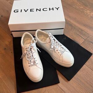 🔹Givenchy Sneakers